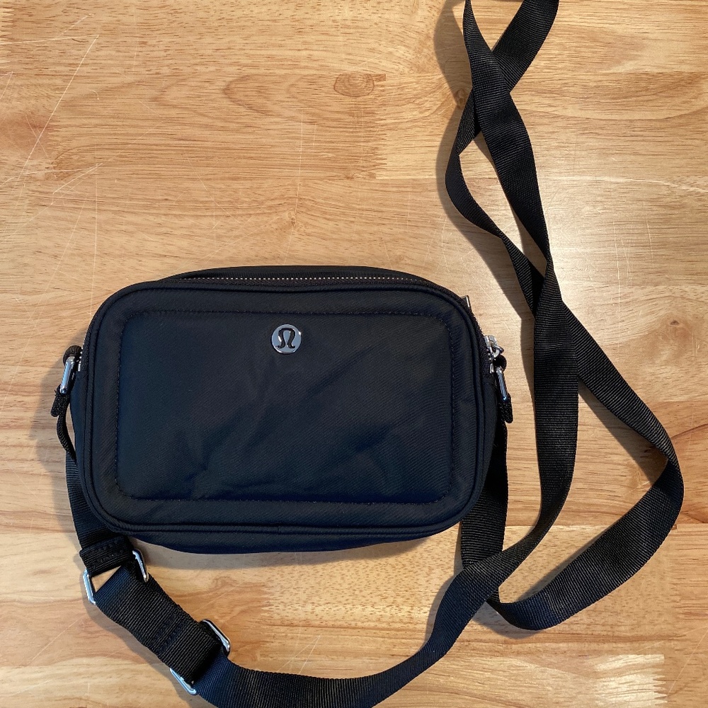 Lulu lemon camera bag
